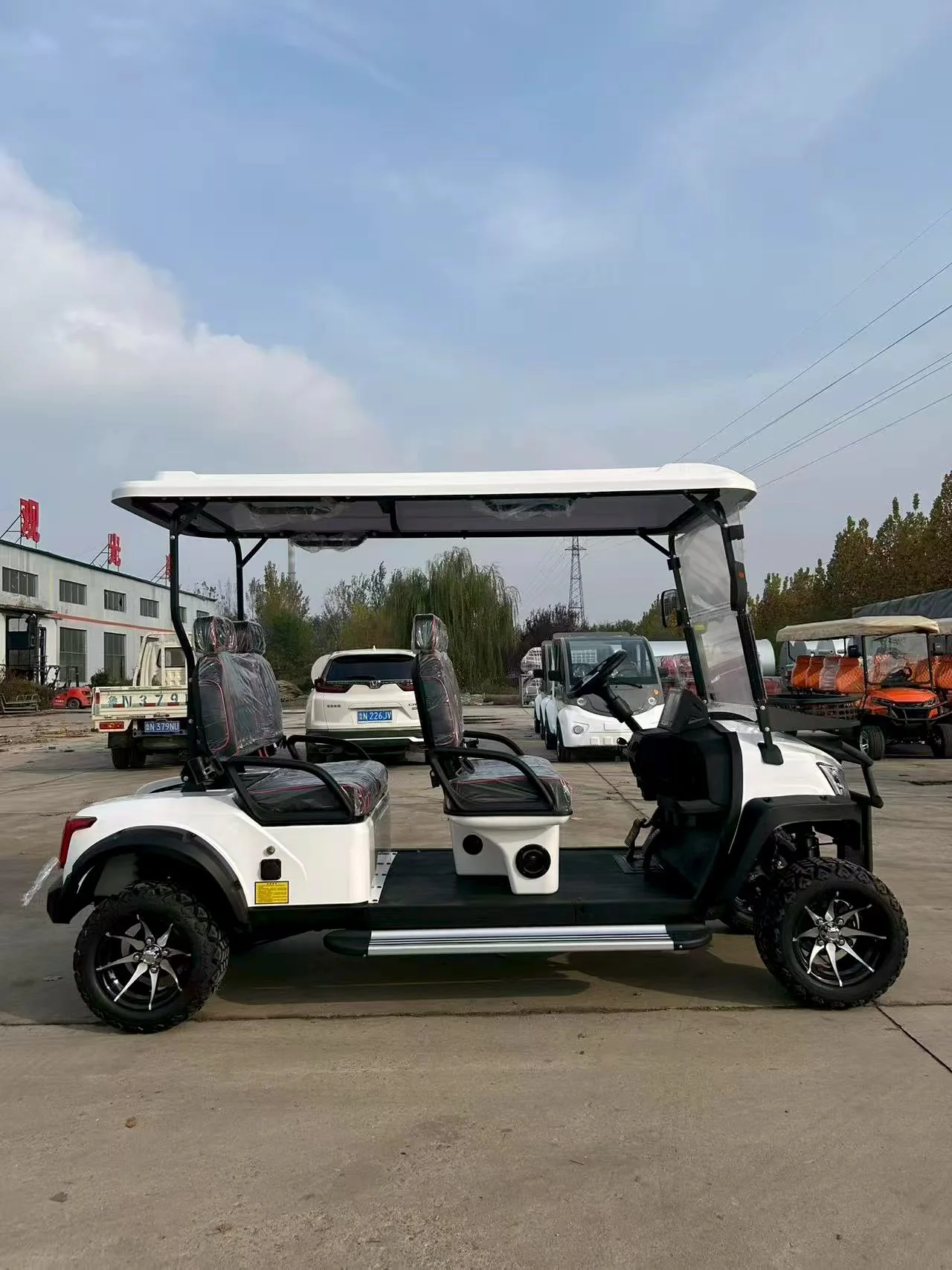D Series, 4-seat · forward-facing